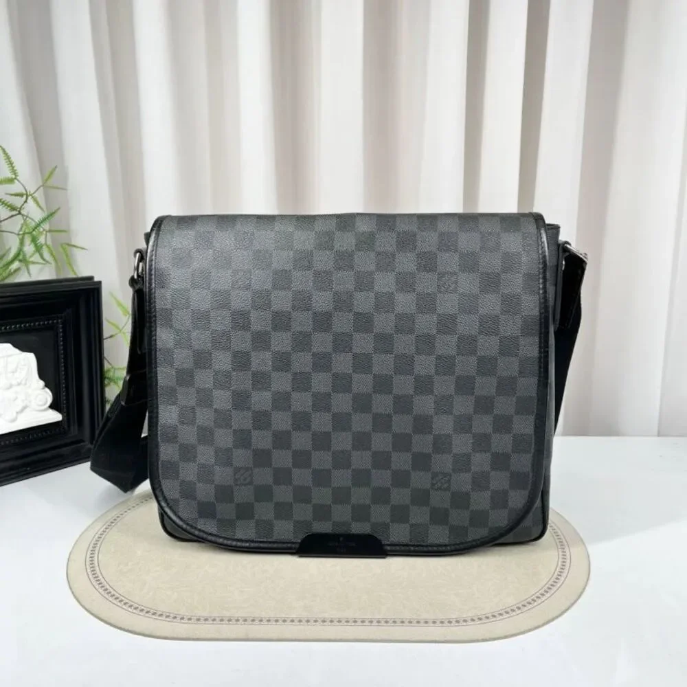 Louis Vuitton Women Pre-Loved Bag Very Good Condition